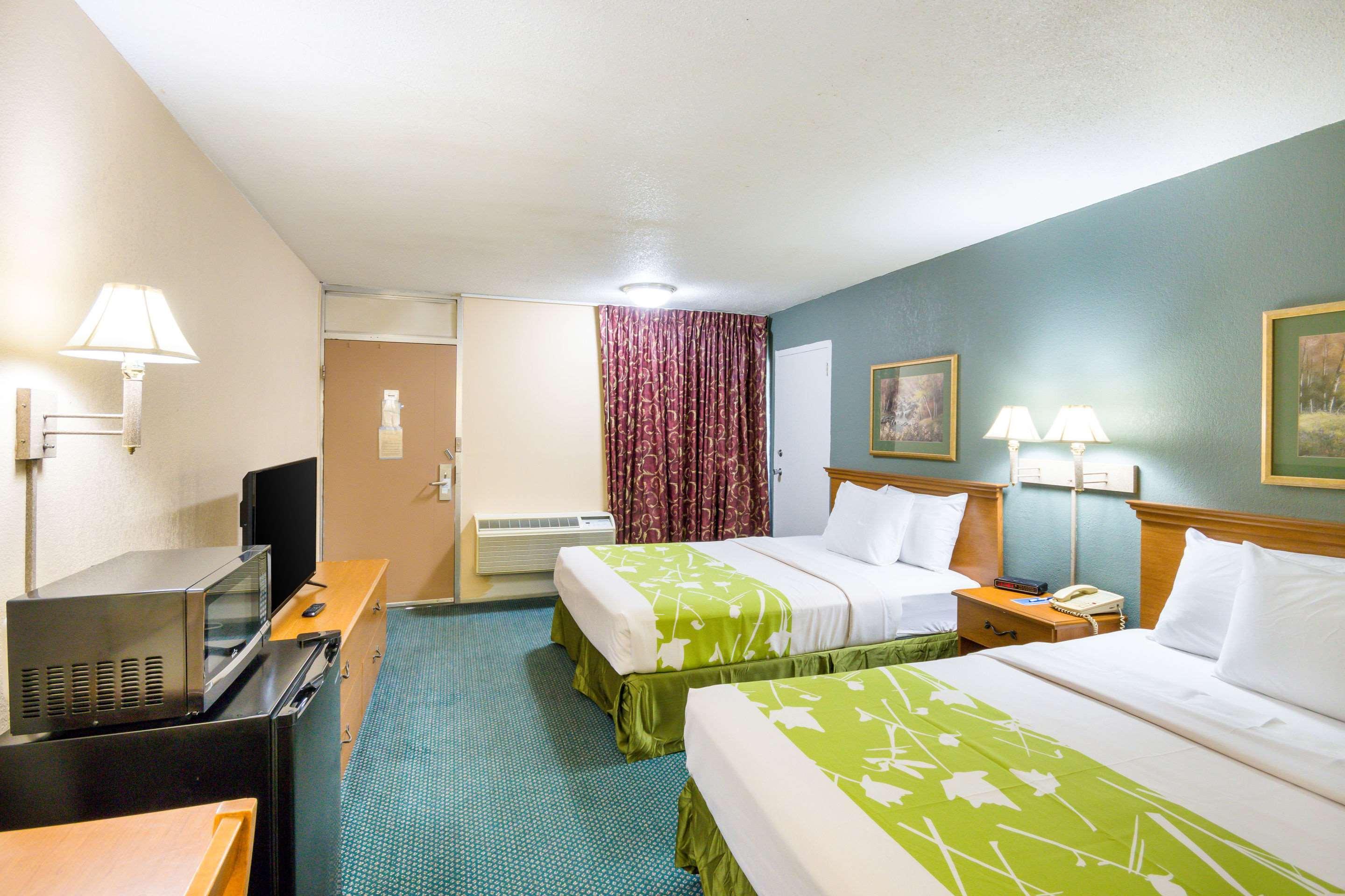 Hotel Rodeway And 2*