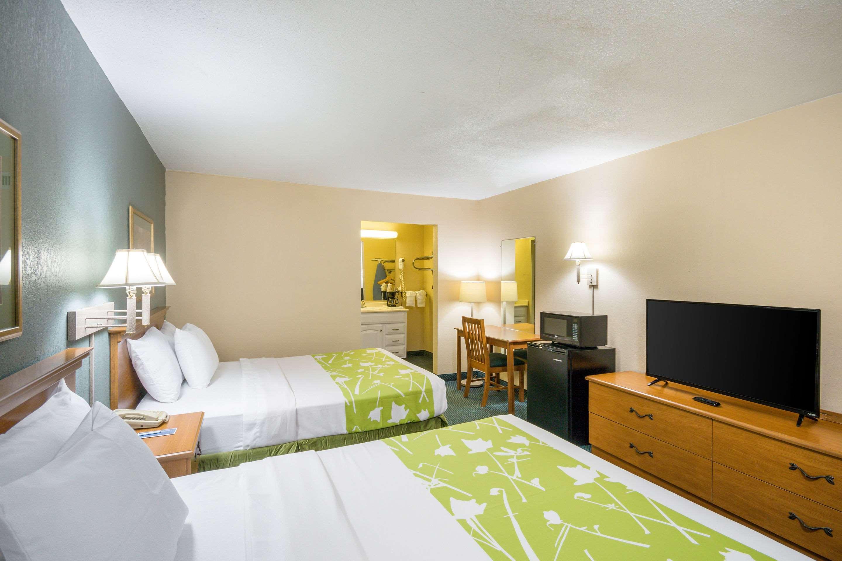 Rodeway And Hotel