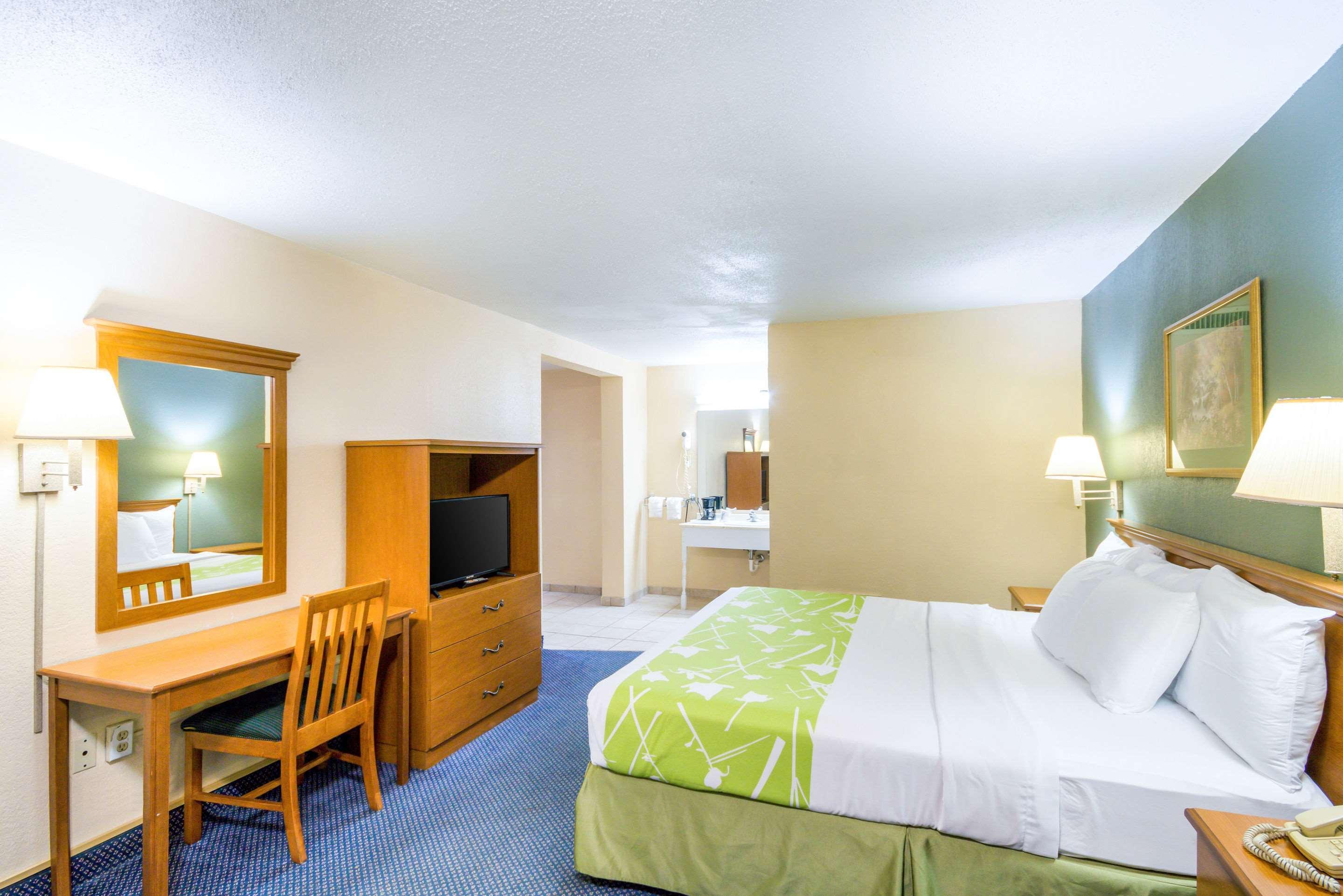 Hotel Rodeway And Portsmouth